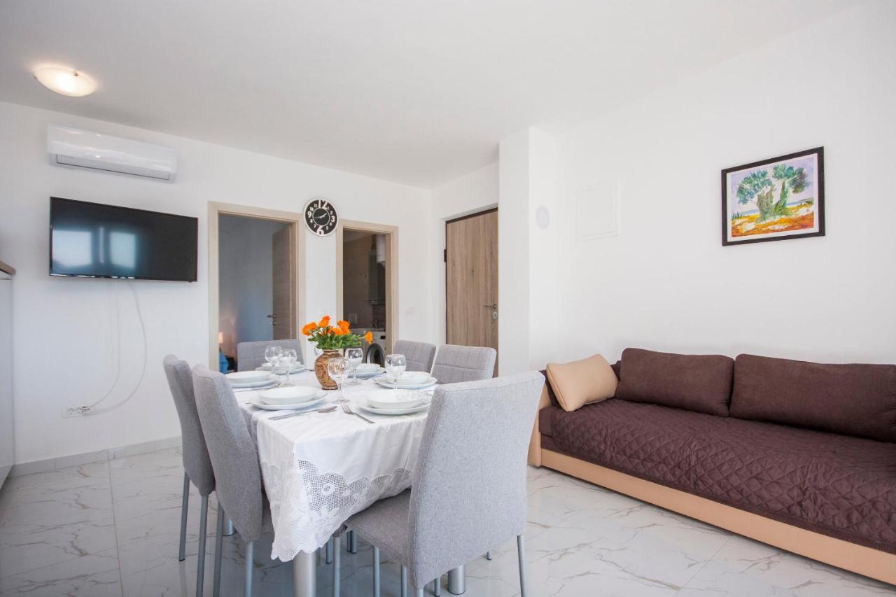 Apartments Osti روغوزنيكا المظهر الخارجي الصورة